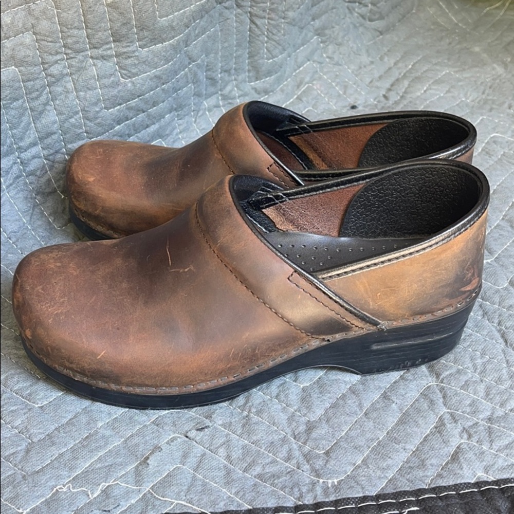 Dansko destress burnt leather clogs 40 /9.5-10 US